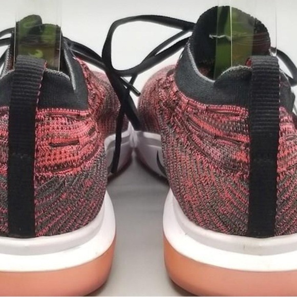 Nike - Picture 3 of 5